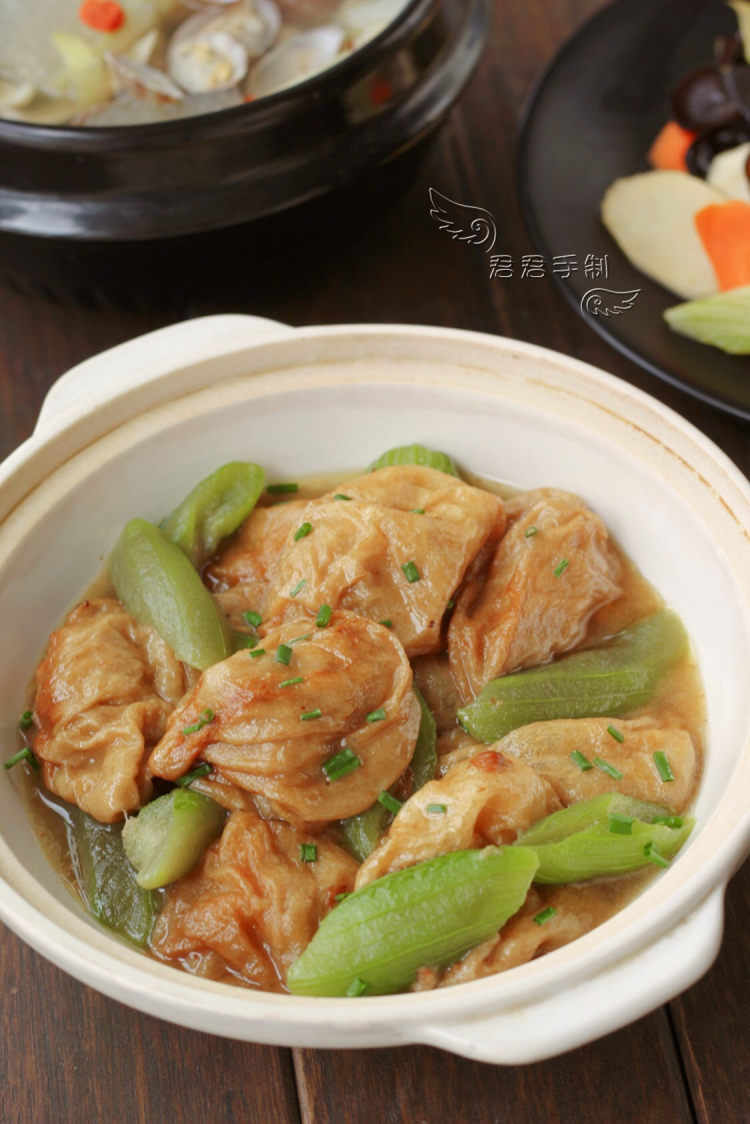 油面筋塞肉烩丝瓜