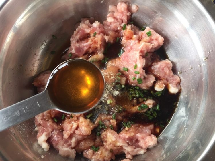 油面筋塞肉烩丝瓜