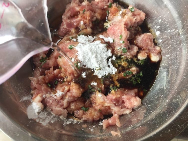 油面筋塞肉烩丝瓜