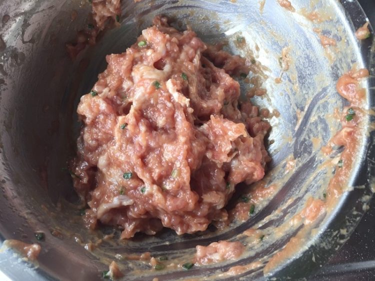 油面筋塞肉烩丝瓜
