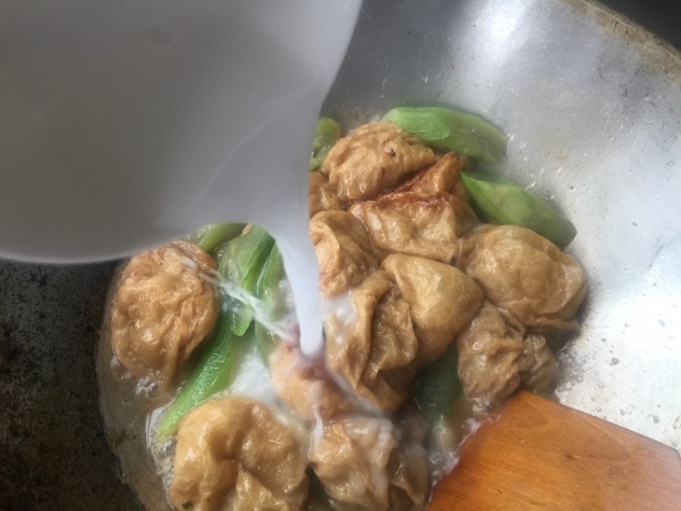 油面筋塞肉烩丝瓜