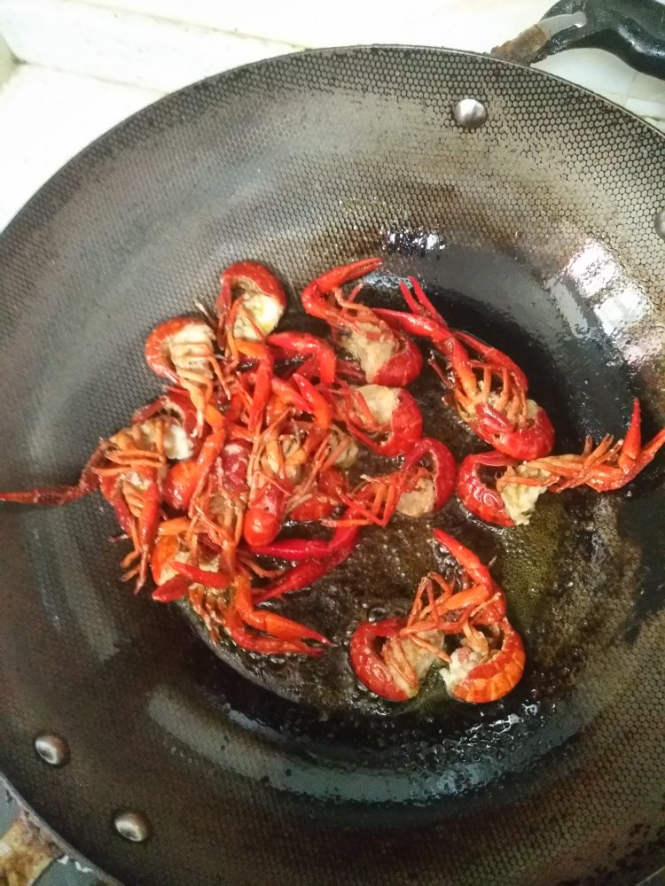 香辣小龙虾――汤汁“