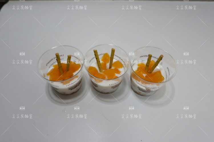 黄桃酸奶燕麦杯