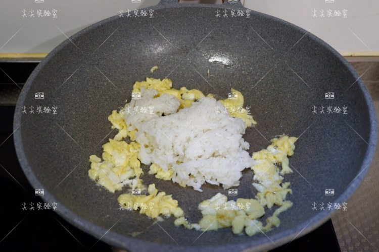 菠菜果仁炒饭