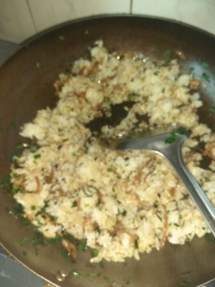 鸭肉韭菜蛋炒饭