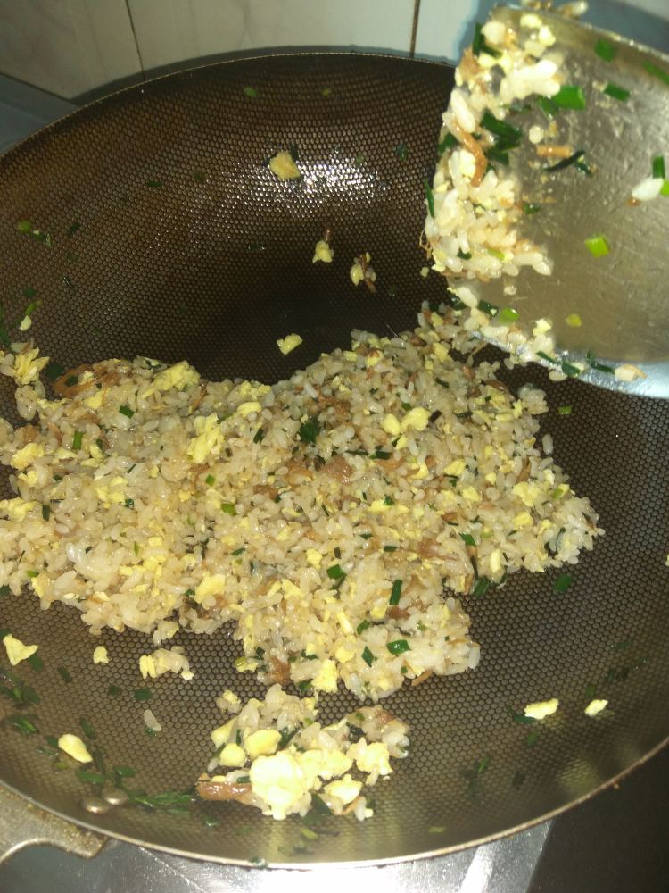 鸭肉韭菜蛋炒饭
