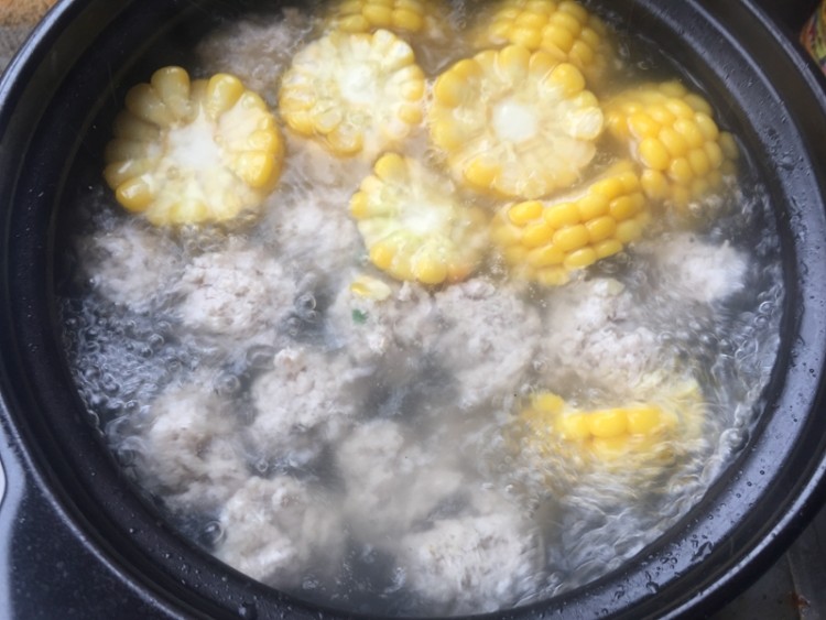 冬瓜玉米肉丸汤
