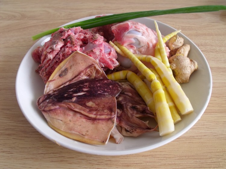 大骨墨鱼汤