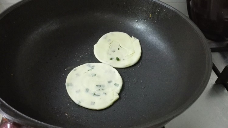 饺子皮葱油饼