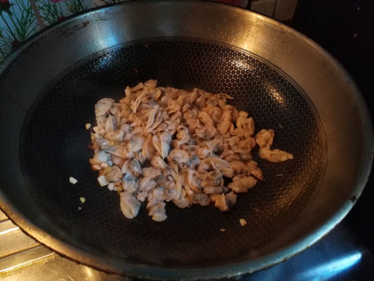韭菜炒蚬肉
