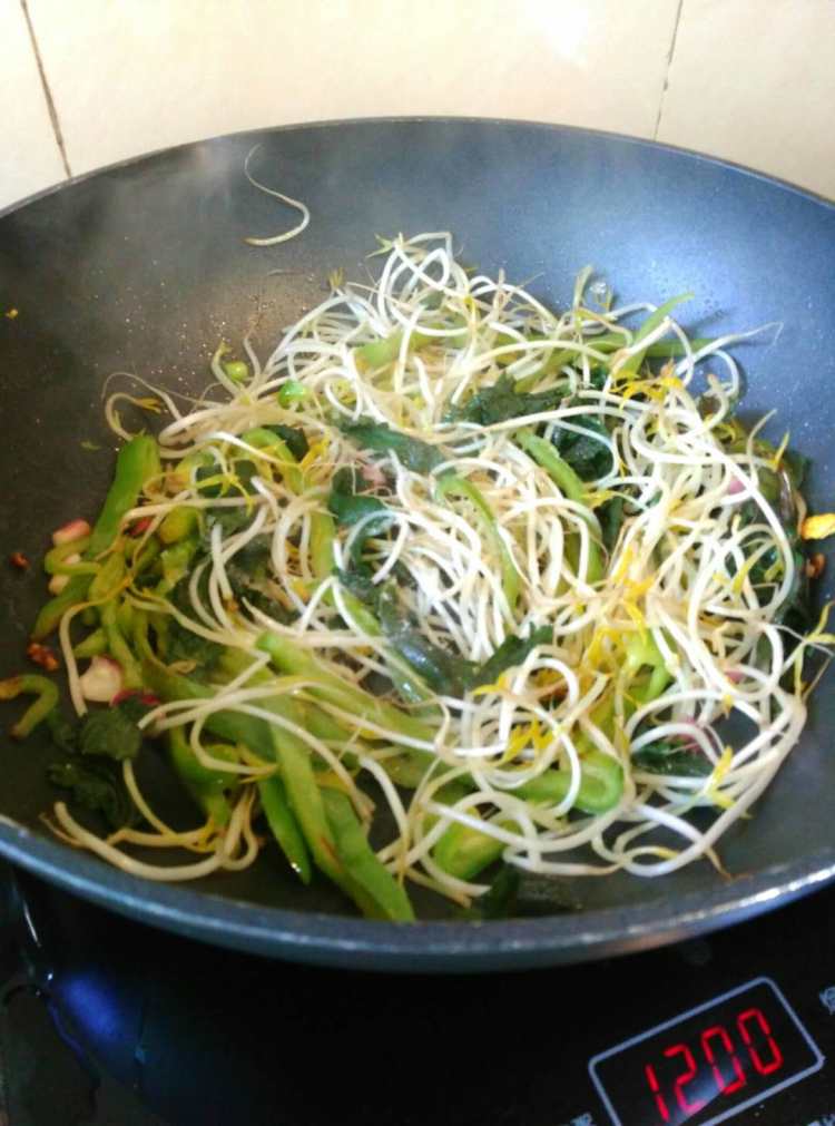 杂菜炒面条