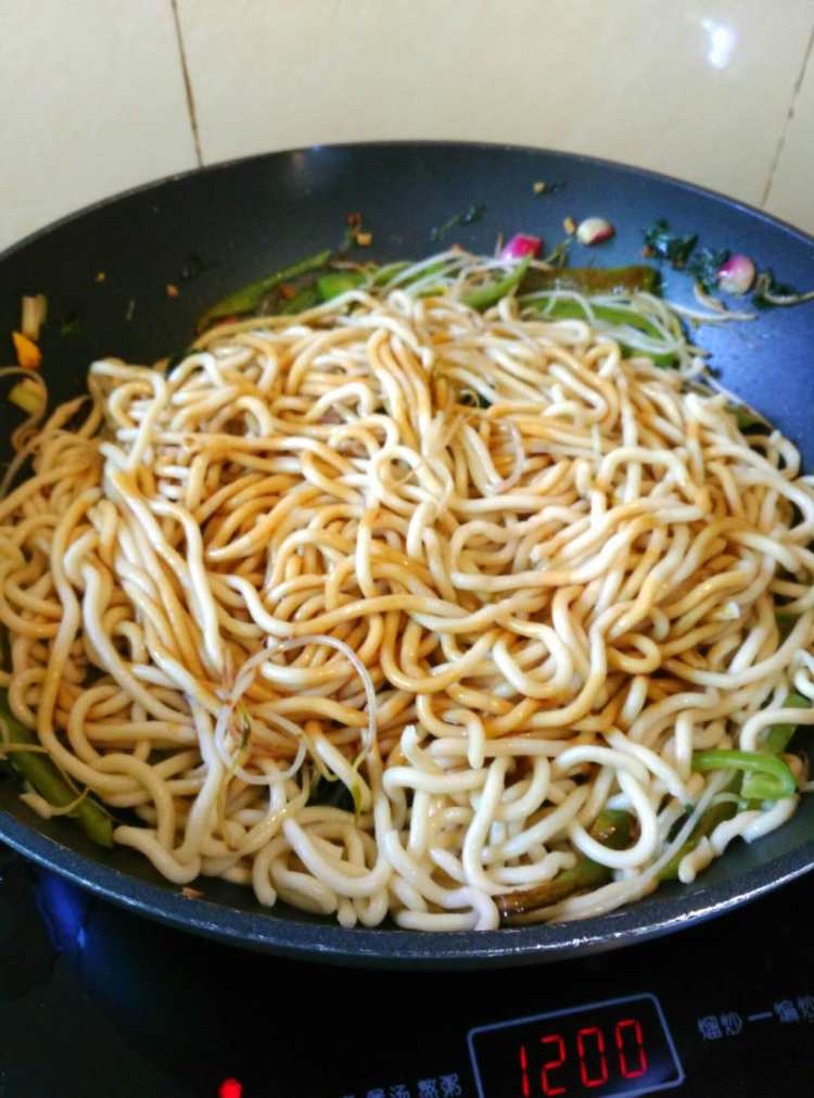 杂菜炒面条