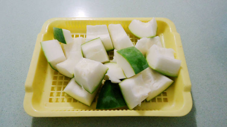 薏米茨实猪骨煲冬瓜汤
