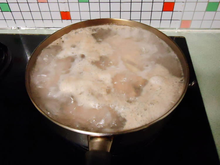 薏米茨实猪骨煲冬瓜汤