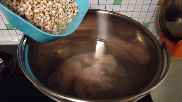 薏米茨实猪骨煲冬瓜汤