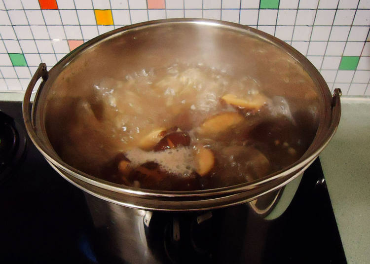 薏米茨实猪骨煲冬瓜汤