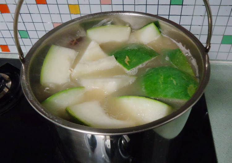 薏米茨实猪骨煲冬瓜汤
