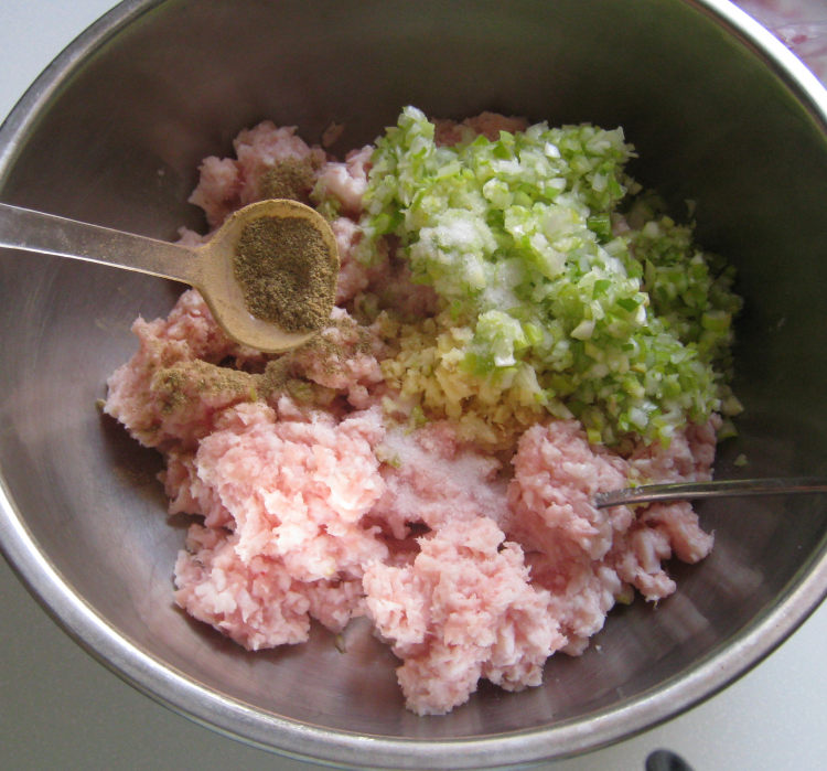 香菇猪肉胡萝卜馅蒸饺