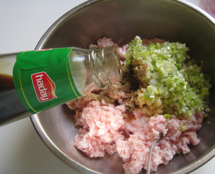 香菇猪肉胡萝卜馅蒸饺