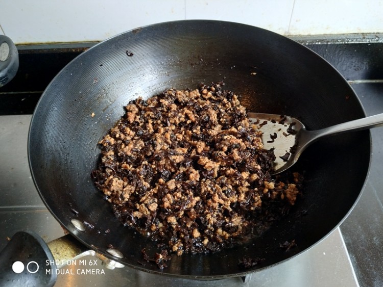 梅干菜肉馅饼