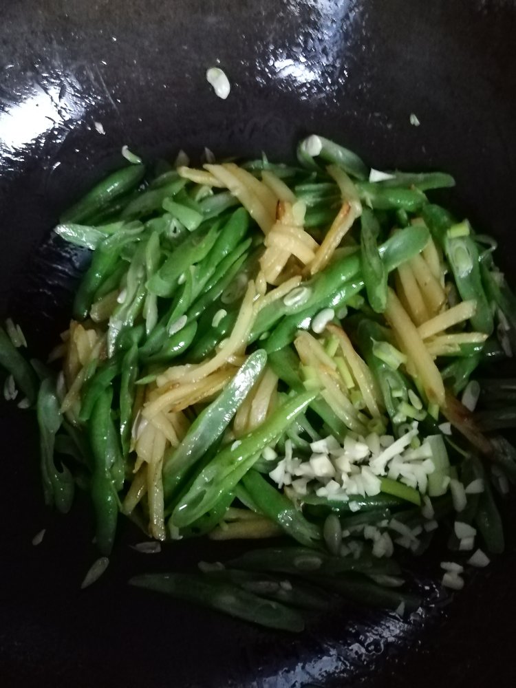 土豆条炒豆角丝