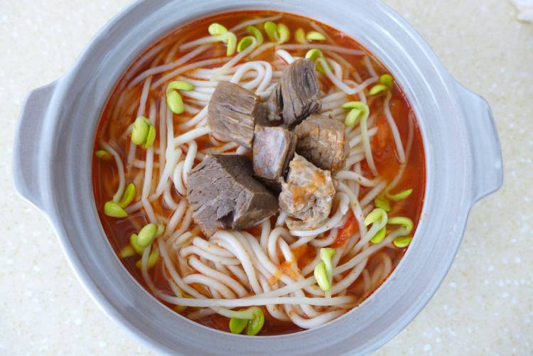 番茄牛肉酸汤面