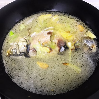 鱼汤彩面
