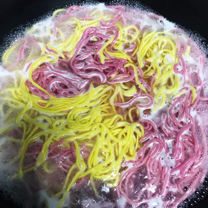 鱼汤彩面