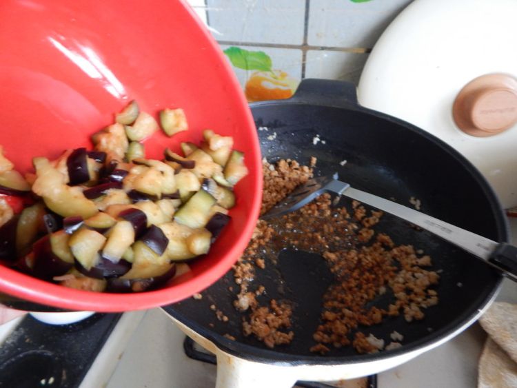 肉末茄子焖饭