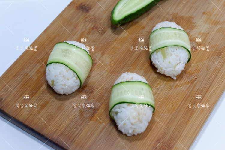 黄瓜芝麻饭团