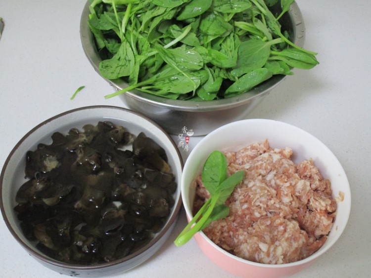 鸡毛菜黑木耳猪肉饺子