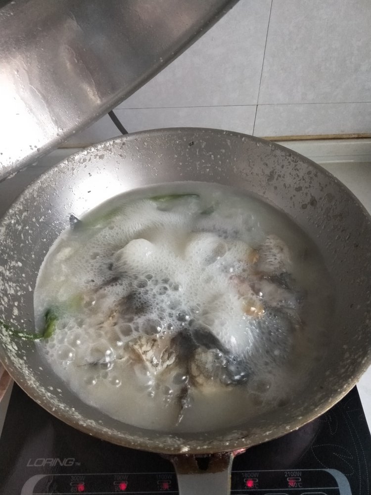 奶白鲫鱼豆腐汤