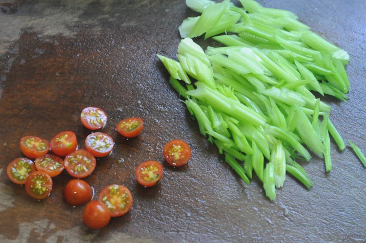 西红柿芹菜炒银耳