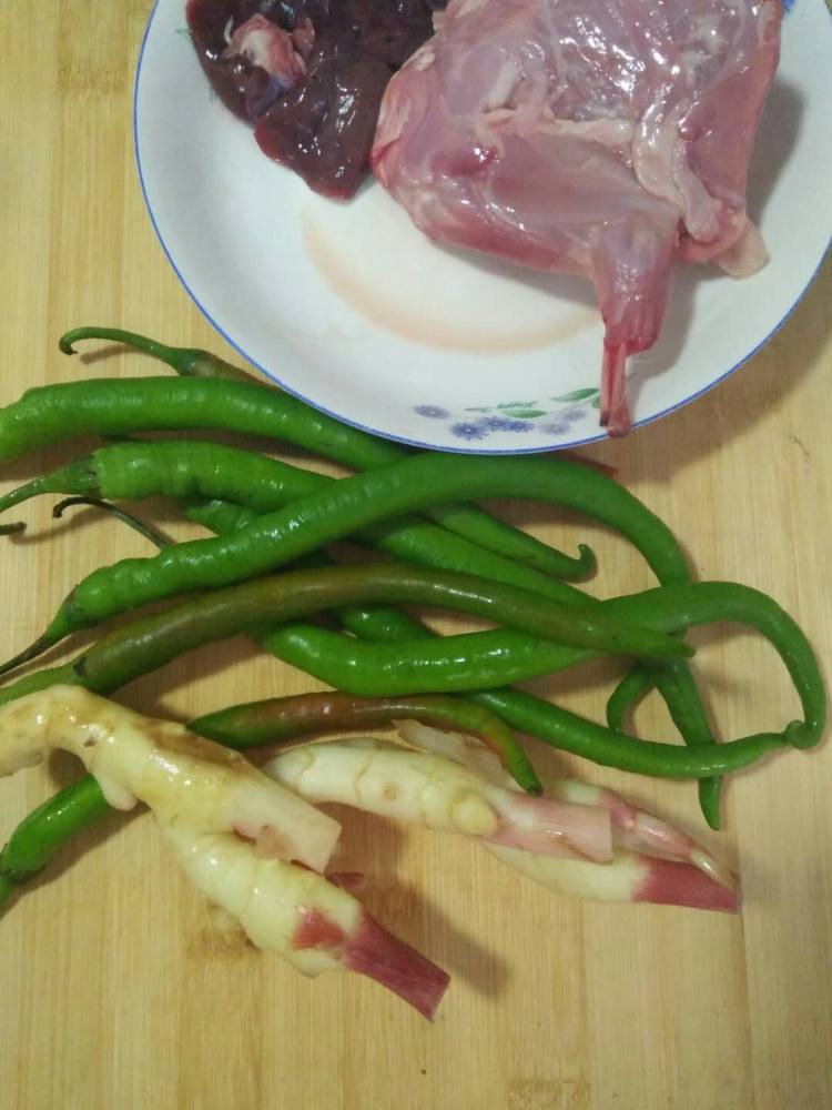 青椒炒兔肉