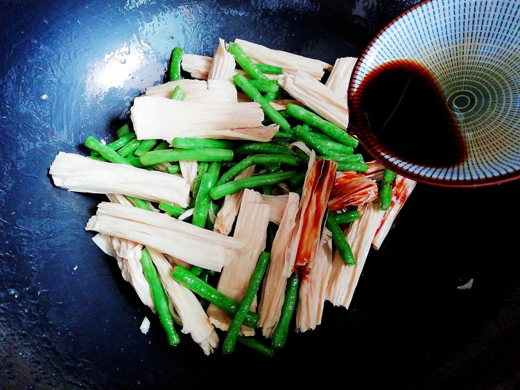 豆角炒腐竹