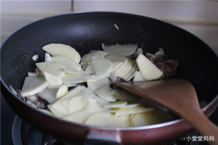 尖椒肥牛炒土豆片