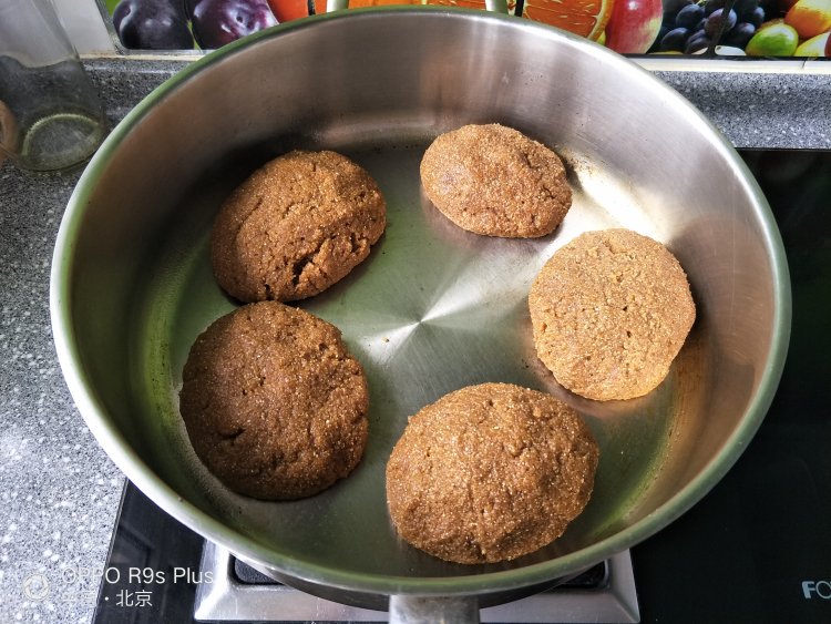 红糖玉米面贴饼子