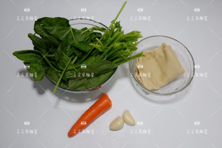 菠菜炒豆腐丝