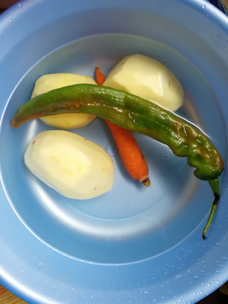 炖胡萝卜土豆片