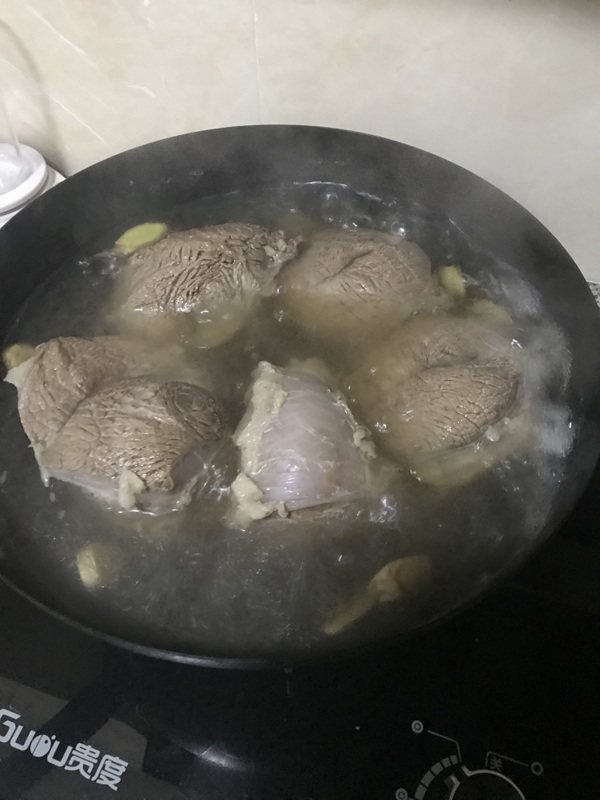 高汤牛肉米线