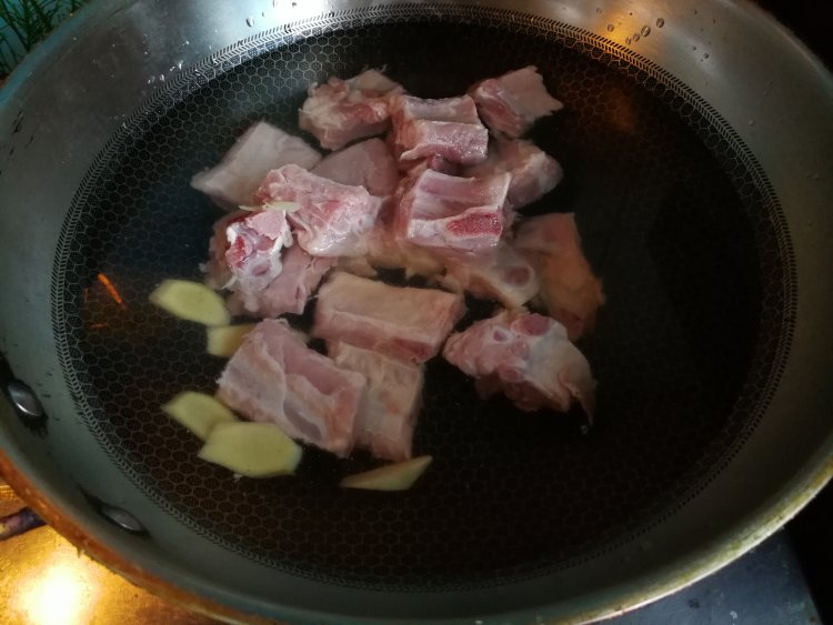 冻豆腐豆芽排骨汤