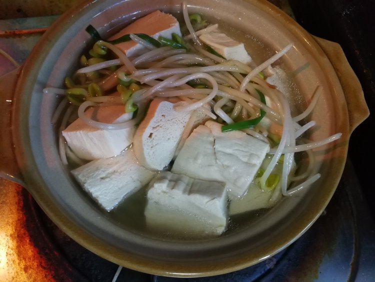 冻豆腐豆芽排骨汤