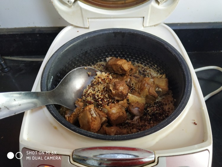 藜麦排骨煲饭