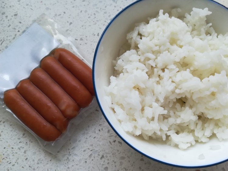 香肠饭团