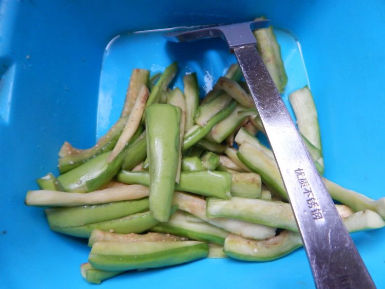 青茄子金针菇煲