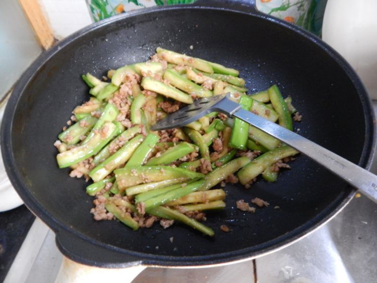 青茄子金针菇煲