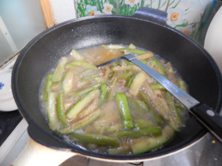 青茄子金针菇煲