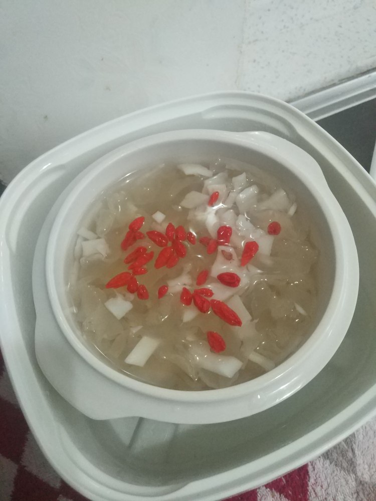 椰肉银耳汤