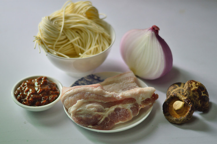 香菇肉酱拌面