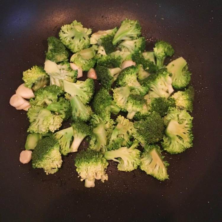 西兰花炒黑木耳